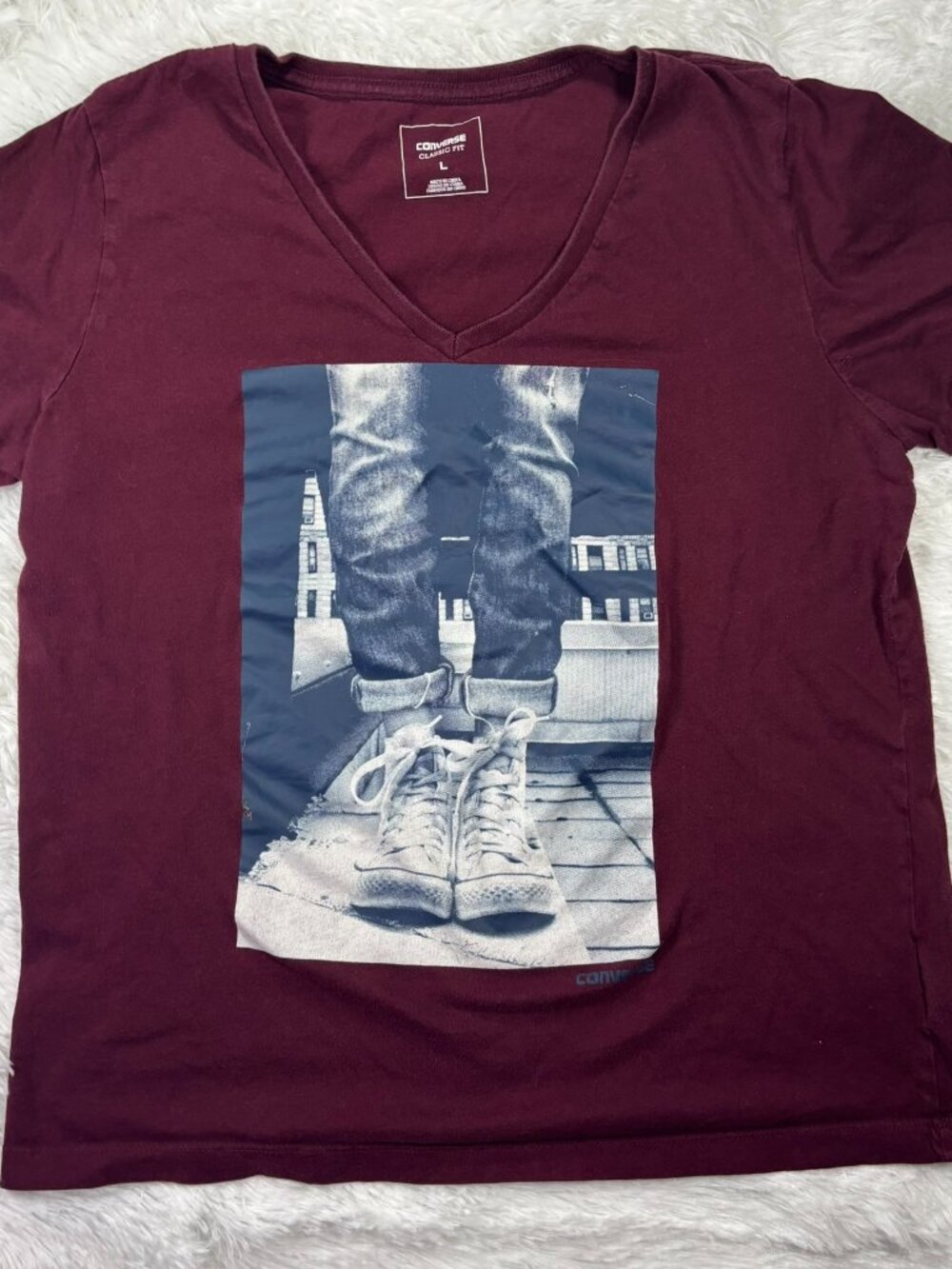 Converse Classic Fit V-Neck Graphic Tee Maroon Burgundy High Tops Shirt Large